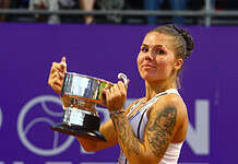 Oleksandra Oliynykova llama la atención en el Australian Open con tatuajes y estilo único