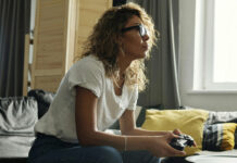 La “ventaja invisible” de los gamers: padres que crecieron con videojuegos podrían criar mejor a sus hijos