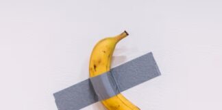 El multimillonario del “plátano en la pared” demanda a proyecto cripto ligado a Trump por extorsión