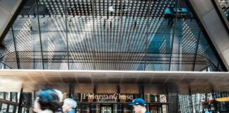 JPMorgan pide una regulación más sólida para las criptomonedas y advierte sobre posibles riesgos financieros